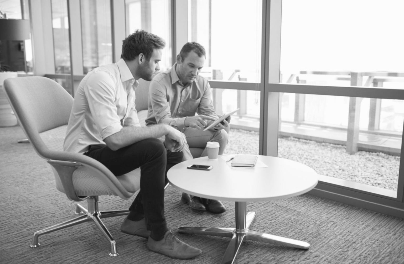 Bureau chaleureux de Talyvionexa à Toulon avec vue sur le port